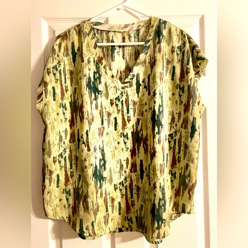 Blouse multi colored. Lightweight.